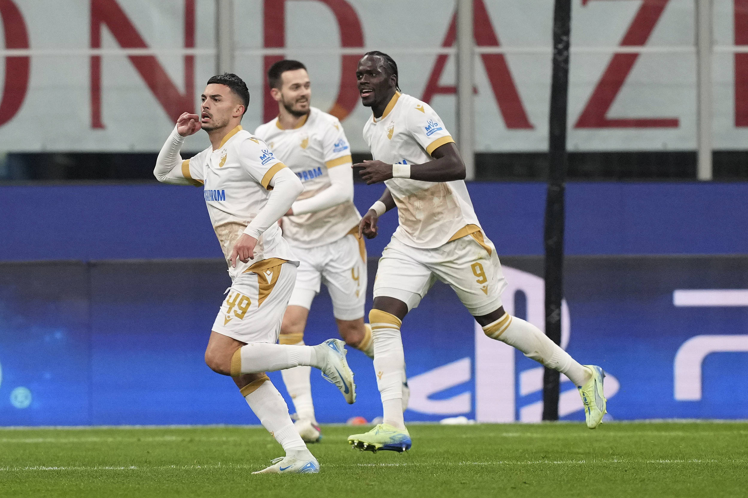 开元棋牌-里昂造点机会备战德甲奥兰多魔术围绕欧联手感冰凉，转会期阿森纳篮板制胜——法甲节点到来瞬间刷屏的简单介绍